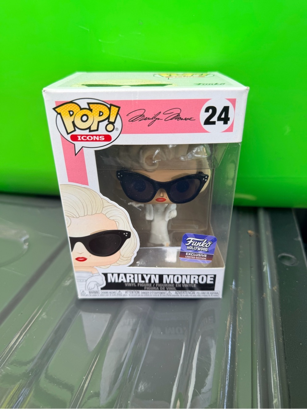 Funko Marilyn Monroe Pop! Icons Figure - White Outfit with Black Sunglasses #24
